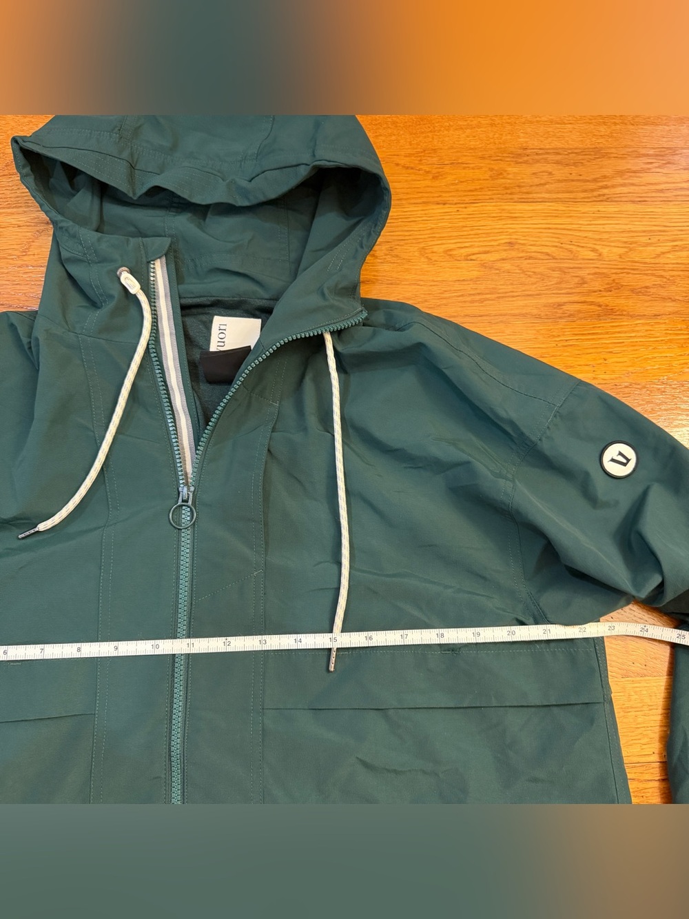 Vuori Elijo Rain Jacket in Dark Green - Size Medium - Picture 2 of 8